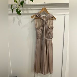 Diane von Furstenberg Jeannie dress pleated champagne chiffon, size 4